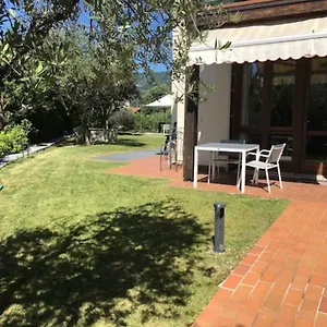 villa-con-ampio-giardino-esterno-e-piscina-condominiale.hotelinveneto.com/